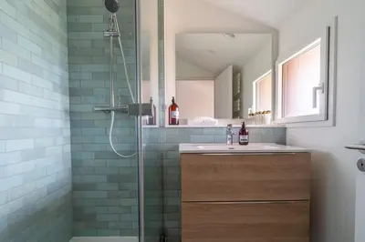 Salle de bains dans l'établissement L'Ostra - Maison sur l'eau proche Arcachon