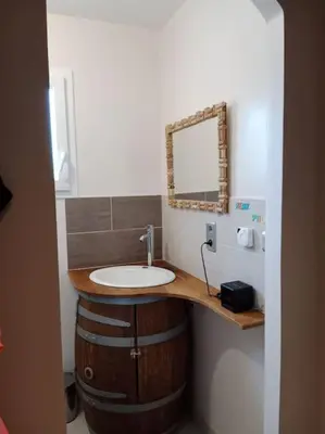 Salle de bains dans l'établissement Maison 120 m2, piscine chauffée, en bordure de forêt
