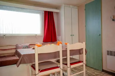 Un ou plusieurs lits dans un hébergement de l'établissement Mobil-home climatisé, camping 3étoiles, 5 min du Lac et à 15 min de Mimizan-Plage