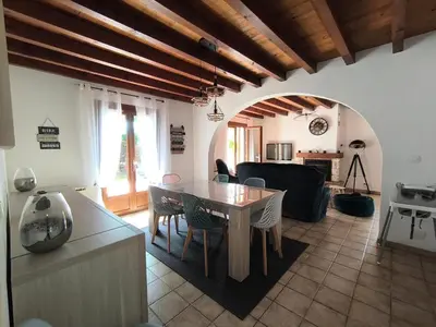 Cuisine ou kitchenette dans l'établissement Maison à 20 min des plages Landaises