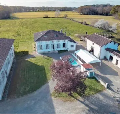 Piscine de l'établissement Domaine Bordenave ou située à proximité