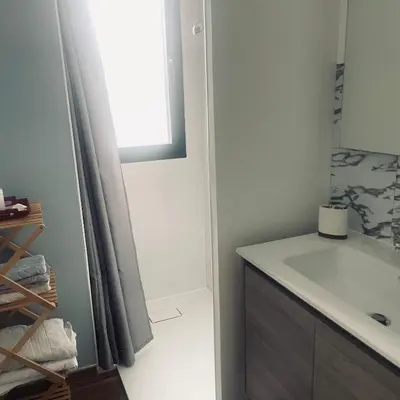 Salle de bains dans l'établissement F3 à mimizan plage