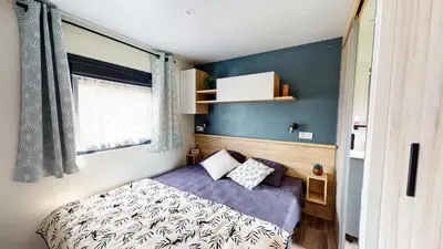 Un ou plusieurs lits dans un hébergement de l'établissement Camping Officiel Siblu La Pointe