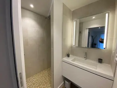 Salle de bains dans l'établissement Appartement T2 Pyla-sur-mer