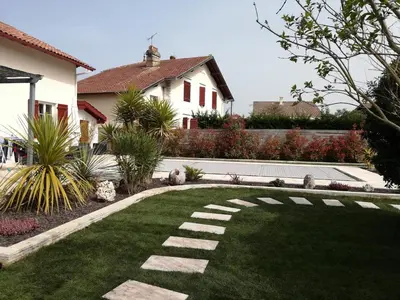 Jardin de l'établissement Jolie Maisonnette de 37 m2 meublée