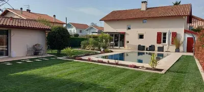 Piscine de l'établissement Jolie Maisonnette de 37 m2 meublée ou située à proximité