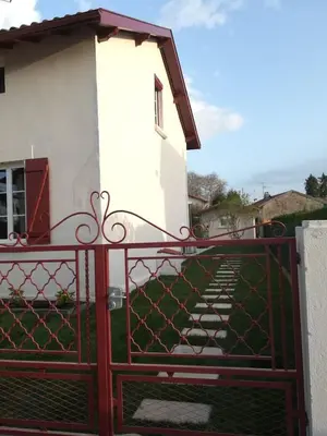 Balcon ou terrasse dans l'établissement Jolie Maisonnette de 37 m2 meublée