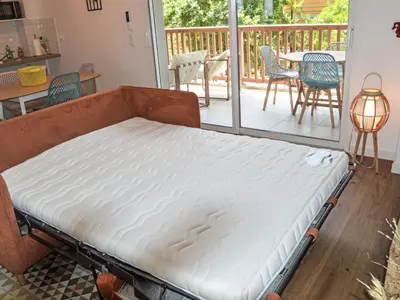 Un ou plusieurs lits dans un hébergement de l'établissement Apartment Jade et Elena-2 by Interhome