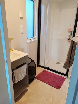 Salle de bains dans l'établissement Cottage Les 2 Chardon