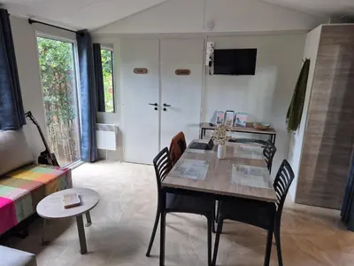 Télévision ou salle de divertissement dans l'établissement Cottage Les 2 Chardon