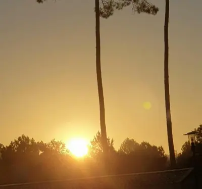 Lever ou coucher de soleil vu de le camping ou à proximité