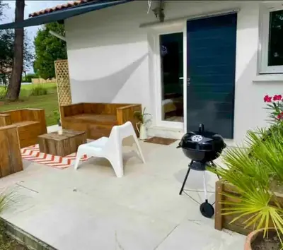 Barbecue disponible mis à disposition des clients de l'appartement