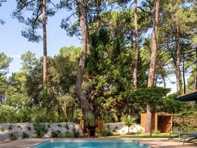 Piscine de l'établissement Villa de luxe avec piscine chauffée, jacuzzi, sauna au cœur de la forêt des Landes - FR-1-791-24 ou située à proximité