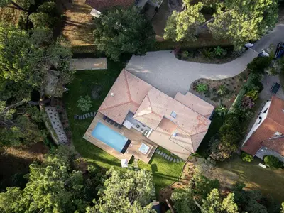Piscine de l'établissement Villa de luxe avec piscine chauffée, jacuzzi, sauna au cœur de la forêt des Landes - FR-1-791-24 ou située à proximité