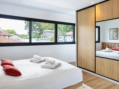 Un ou plusieurs lits dans un hébergement de l'établissement Villa de Luxe à Seignosse: Golf, Piscine Chauffée, Proche Plages - FR-1-791-25