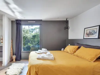 Un ou plusieurs lits dans un hébergement de l'établissement Villa d'exception avec piscine chauffée, proche plages et commodités - FR-1-791-22