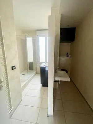 Salle de bains dans l'établissement Grand T3 très lumineux, à 2min à pied de la gare