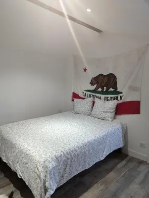Un ou plusieurs lits dans un hébergement de l'établissement Chambre California
