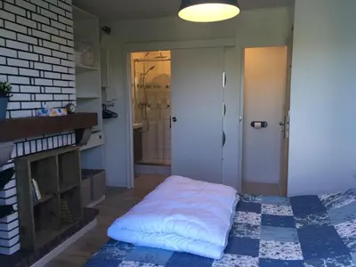 Un ou plusieurs lits dans un hébergement de l'établissement Chez Loulou chambre indépendante