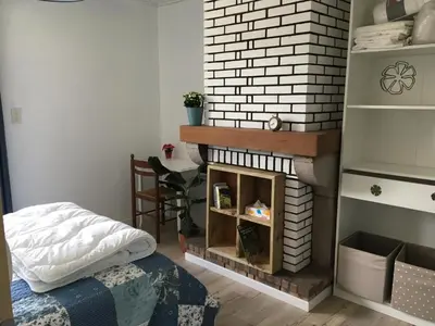 Un ou plusieurs lits dans un hébergement de l'établissement Chez Loulou chambre indépendante