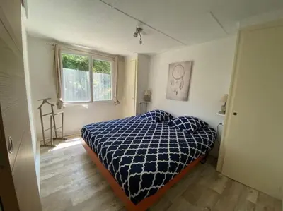 Un ou plusieurs lits dans un hébergement de l'établissement Vaste appartement, jardin, proximité océan