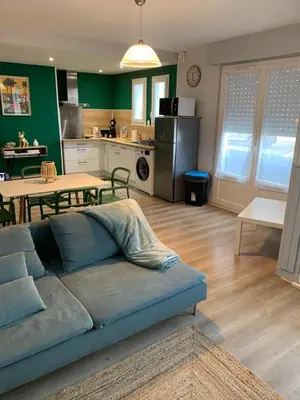 Cuisine ou kitchenette dans l'établissement Rue de la paix