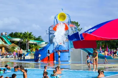 Piscine de l'établissement Mobil-home Mick et Stefie ou située à proximité