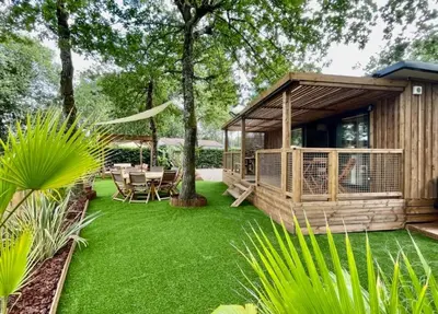 Jardin de l'établissement Mobilhome 212 6 couchages camping 4 étoiles