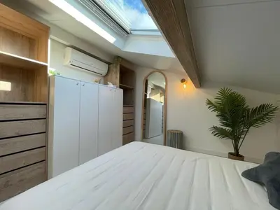Un ou plusieurs lits dans un hébergement de l'établissement Villa rénovée avec accès plage, clim, WiFi, parking - FR-1-413-248
