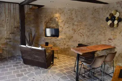 Télévision ou salle de divertissement dans l'établissement Tour médiévale fortifiée entièrement restauré