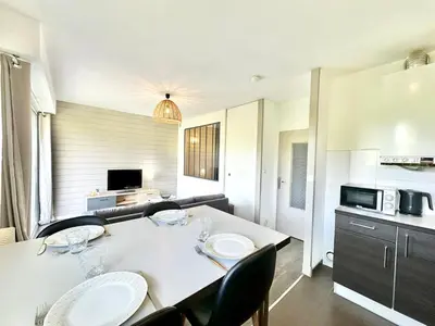 Cuisine ou kitchenette dans l'établissement Le Bel Air - Coeur de Ville - Parking & Balcon