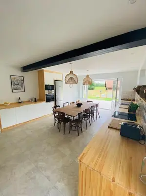 Cuisine ou kitchenette dans l'établissement Maison de Campagne avec Piscine