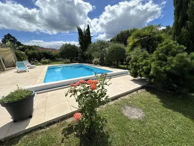 Piscine de l'établissement Larchet ou située à proximité