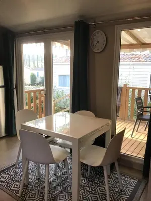 Plan de l'établissement MH 557 TOUT confort 40m2 3ch dont suite parentale 2 salles de bain avec vue sur forêt dans camping 4 étoiles