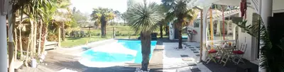 Piscine de l'établissement Villa Caraîbes ou située à proximité