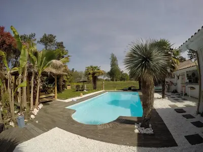 Piscine de l'établissement Villa Caraîbes ou située à proximité