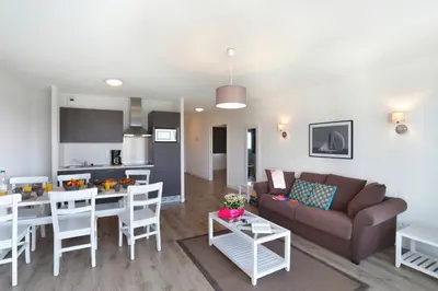 Cuisine ou kitchenette dans l'établissement Résidence Goélia Les Balcons des Pêcheurs