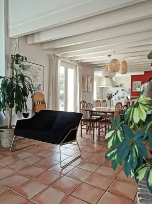 Coin salon dans l'établissement Maison au bord du lac, les pieds dans l'eau