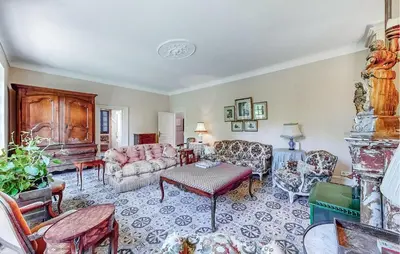 Coin salon dans l'établissement Nice Home In Montgaillard
