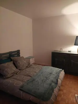 Un ou plusieurs lits dans un hébergement de l'établissement appartement spacieux et calme avec plages à 15 min