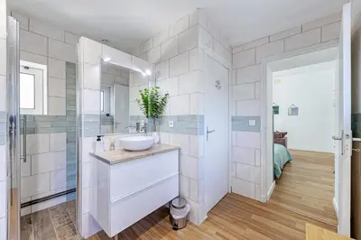 Salle de bains dans l'établissement Appartement cosy tout équipé