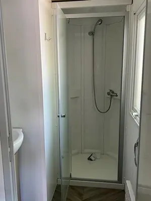 Salle de bains dans l'établissement mobilhome 4 étoiles