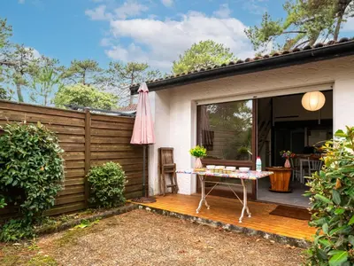 Jardin de l'établissement Apartment Hameau du courant-2 by Interhome