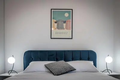 Un ou plusieurs lits dans un hébergement de l'établissement Maison moderne avec terrasse et parking