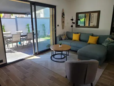 Coin salon dans l'établissement Maison avec piscine Pyla sur mer