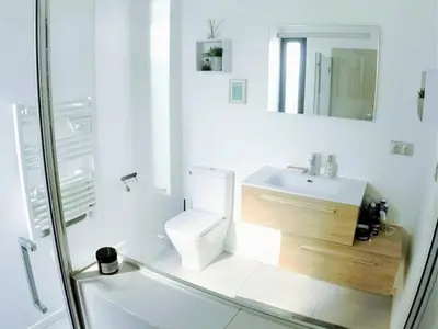 Salle de bains dans l'établissement Villa d'Architecte avec Piscine Chauffée, Terrasse et Services Hôteliers à Soorts-Hossegor - FR-1-791-11