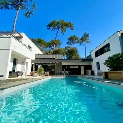 Villa d'Architecte avec Piscine Chauffée