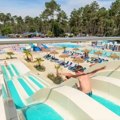 MH 467 Isalisa 3chambres et 1 salle de bain dans camping 4 étoiles avec PARC AQUATIQUE