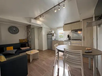 Cuisine ou kitchenette dans l'établissement Bungalow à capbreton - Terrasse