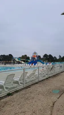 Piscine de l'établissement MH 480 2ch 2sdb 40m2 dans camping 4 étoiles avec parc aquatique ou située à proximité